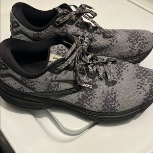 Brooks Ghost Running Shoes in Gray and Black